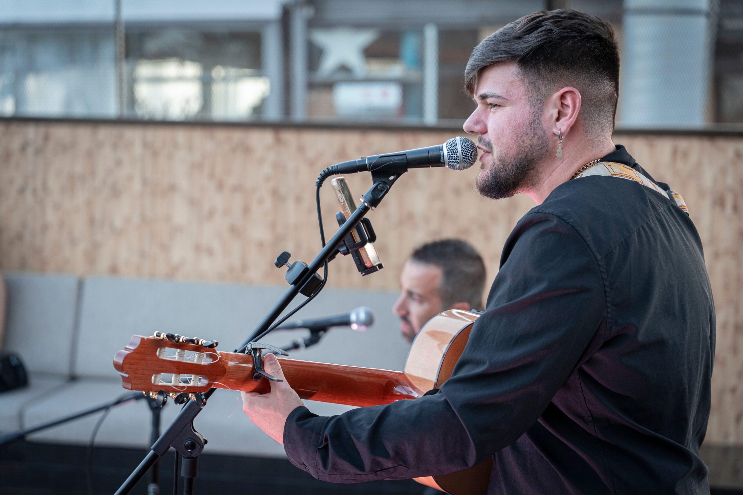 Dúo acústico en rumba: cómo se arma una formación con verdad